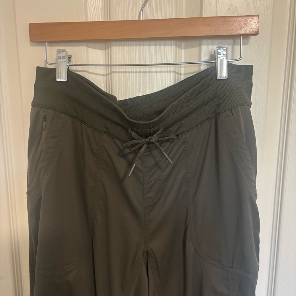 The North Face Women’s Joggers Olive Activewear Pants Lightweight Stretch - Picture 3 of 8